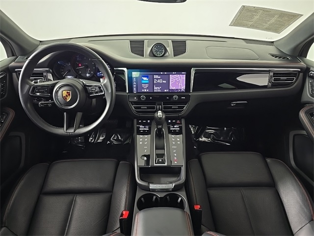 2023 Porsche Macan Image 13 of 27