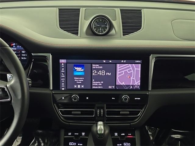2023 Porsche Macan Image 16 of 27