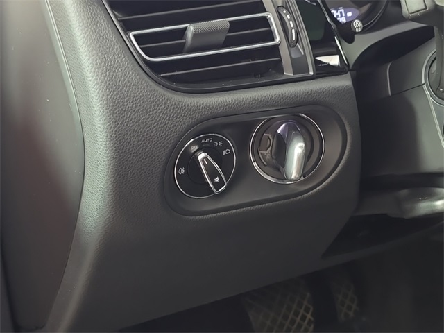 2023 Porsche Macan Image 22 of 27