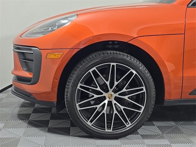 2023 Porsche Macan Image 9 of 27