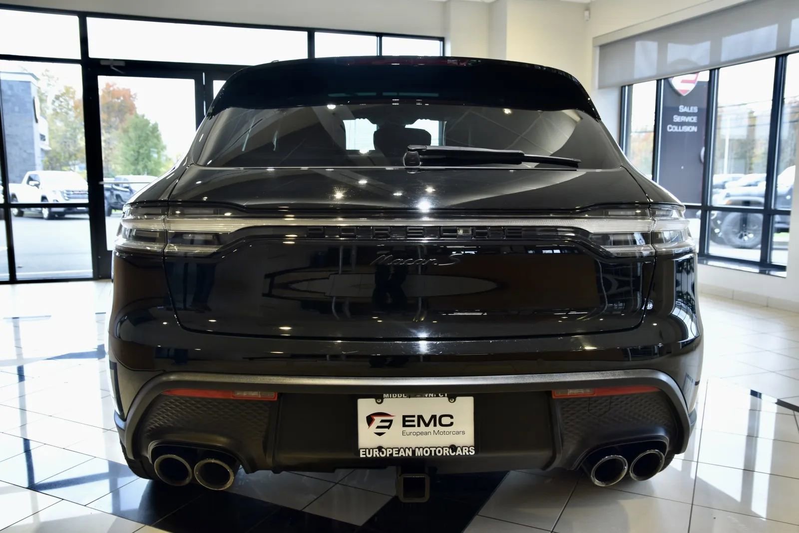 2023 Porsche Macan S Image 9 of 36