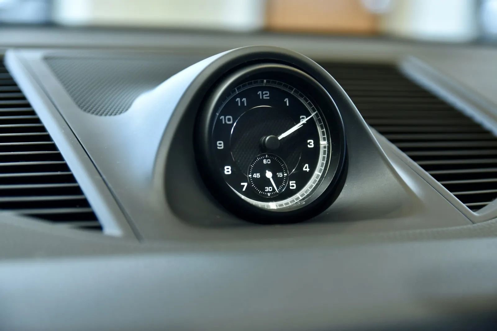 2023 Porsche Macan S Image 20 of 36