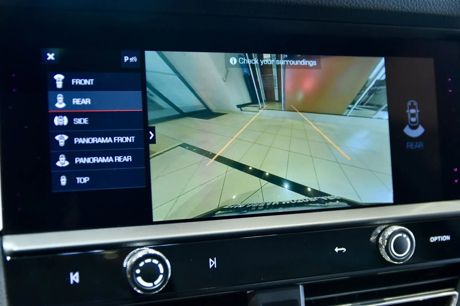 2023 Porsche Macan S Image 22 of 36