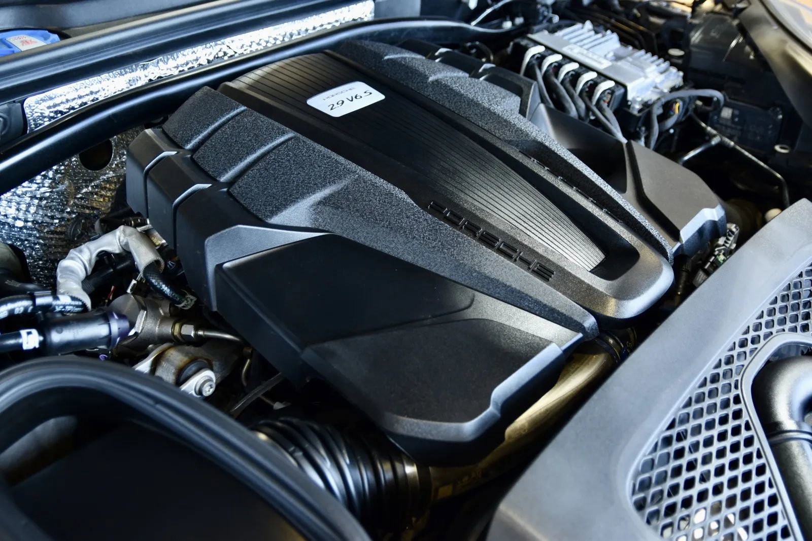 2023 Porsche Macan S Image 32 of 36