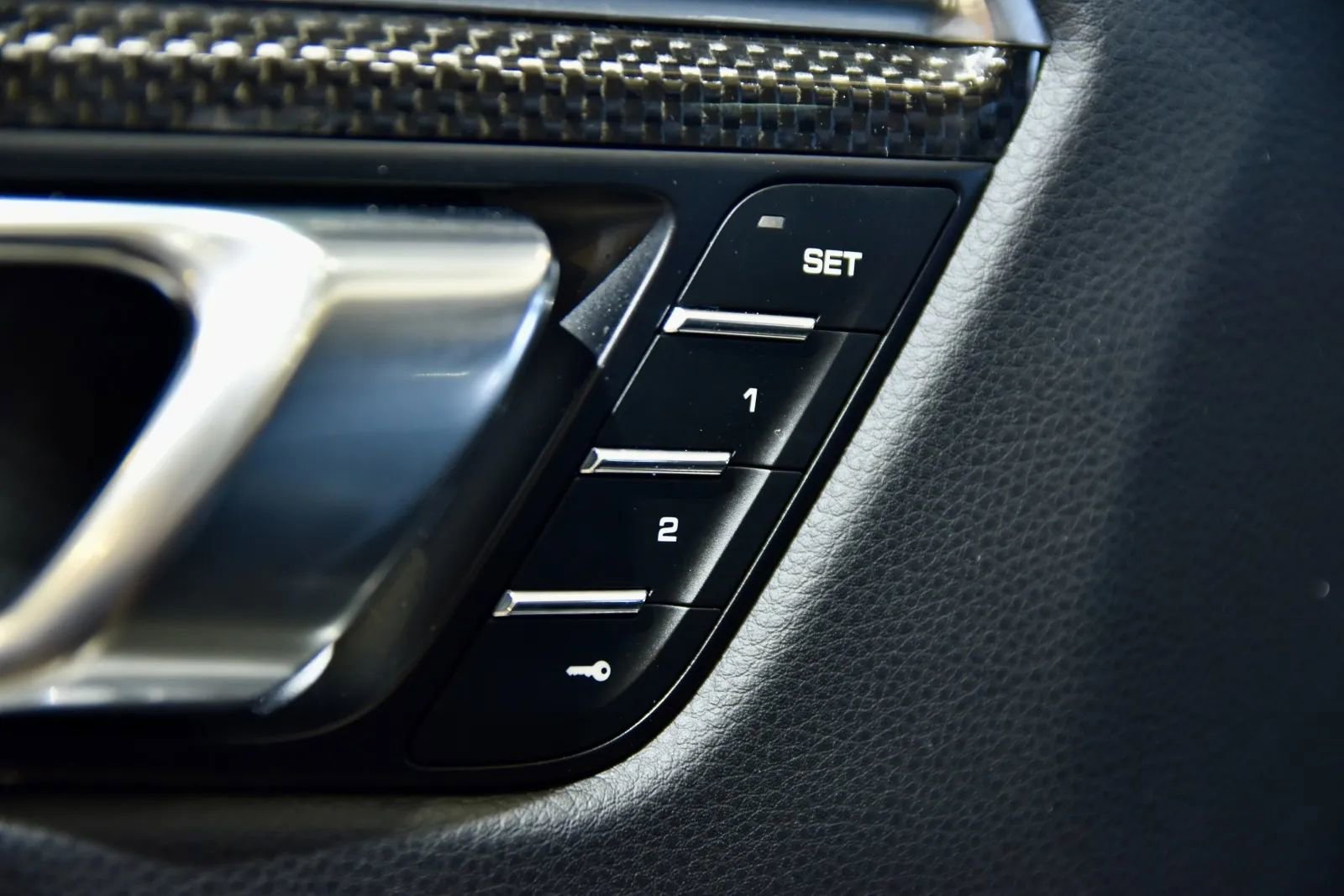 2023 Porsche Macan S Image 25 of 36