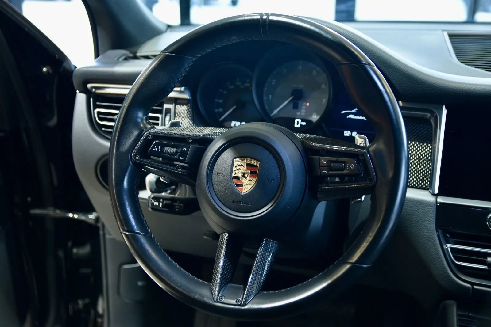 2023 Porsche Macan S Image 34 of 36