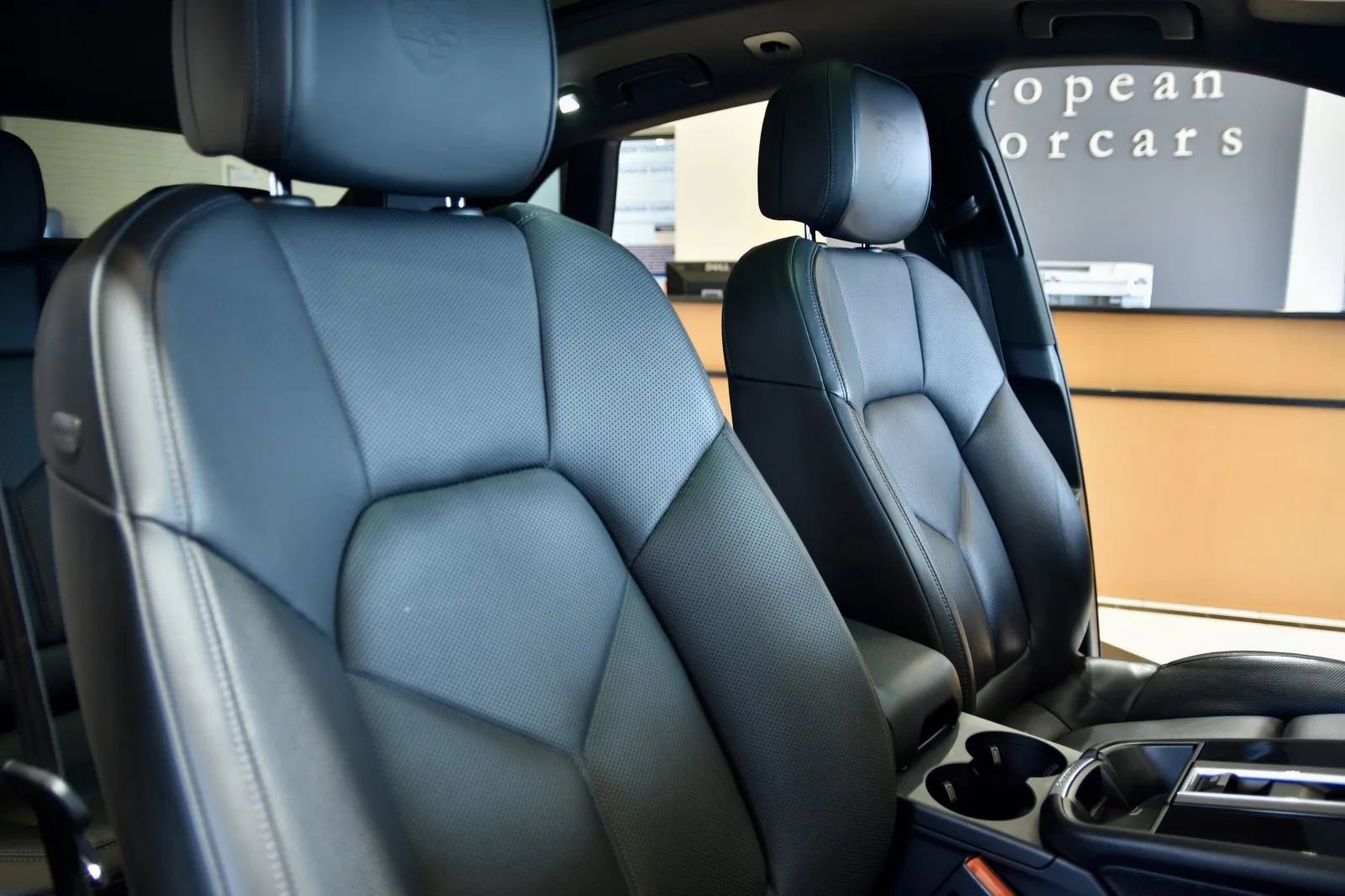 2023 Porsche Macan S Image 12 of 36