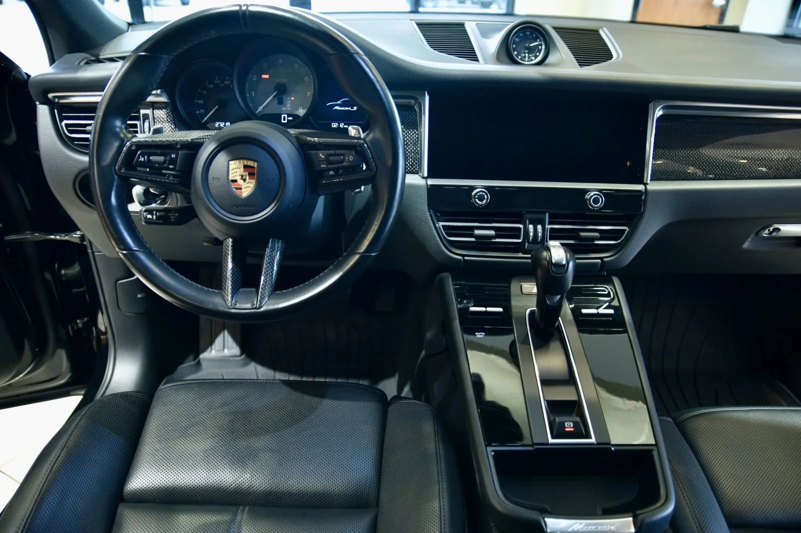 2023 Porsche Macan S Image 16 of 36