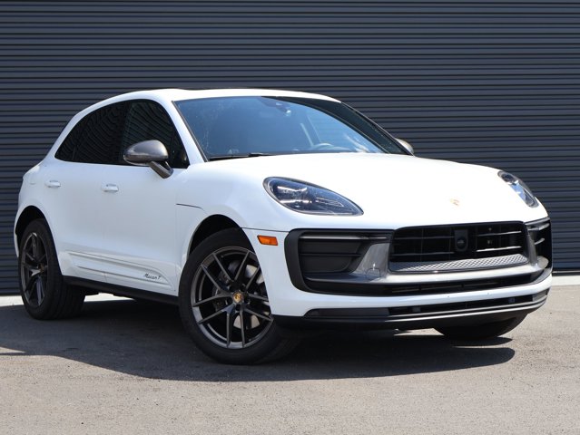 2023 Porsche Macan T Image 3 of 30