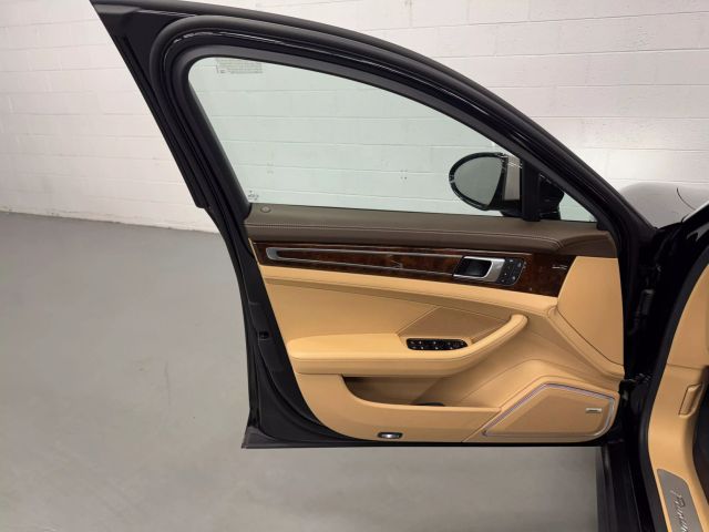 Vehicle image 35 of 62
