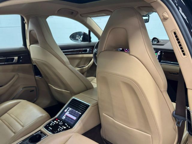 Vehicle image 27 of 62