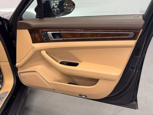 Vehicle image 56 of 62