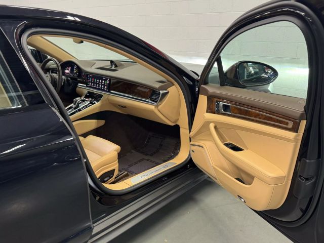 Vehicle image 34 of 62
