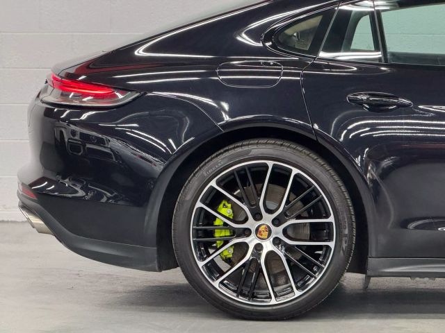 Vehicle image 18 of 62
