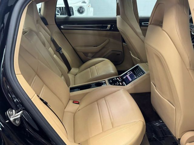 Vehicle image 21 of 62