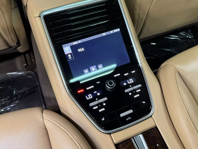 Vehicle image 60 of 62