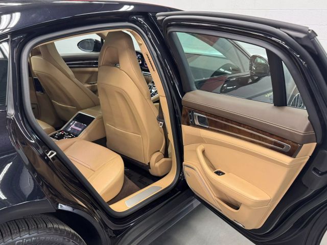 Vehicle image 28 of 62