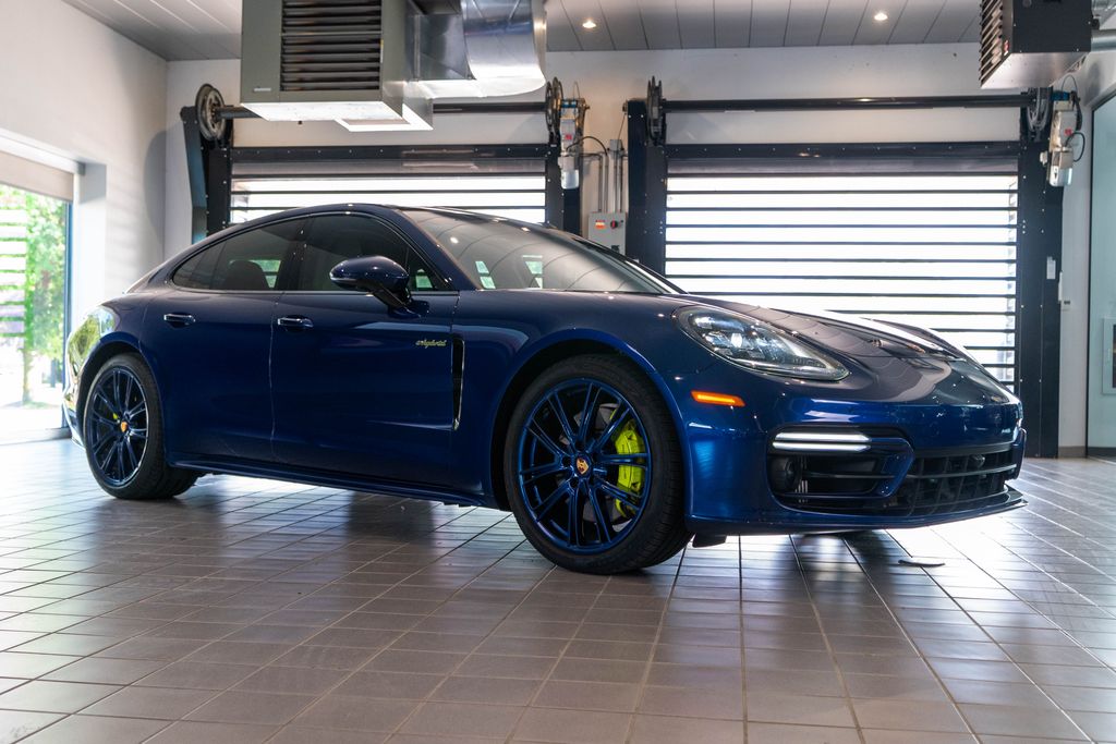 2023 Porsche Panamera E-Hybrid 4 Platinum Edition Image 3 of 43