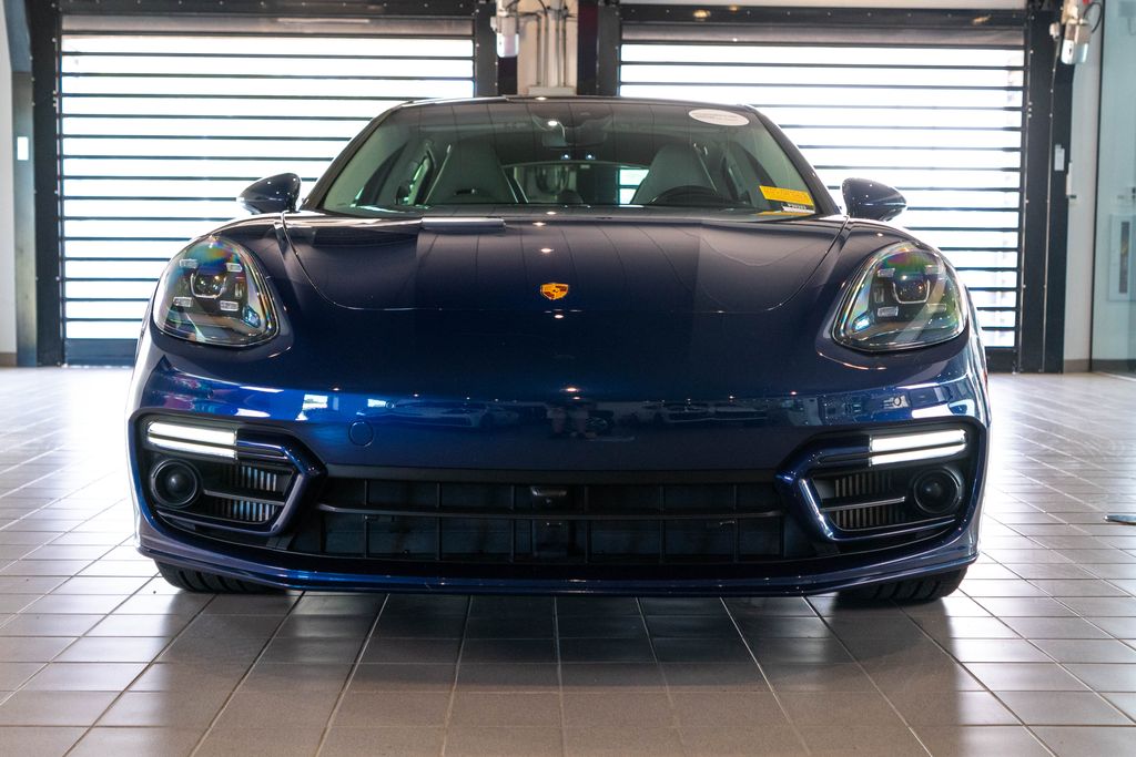 2023 Porsche Panamera E-Hybrid 4 Platinum Edition Image 2 of 43