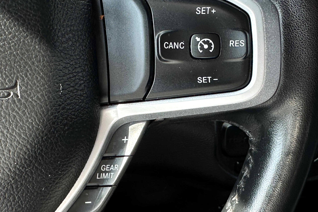 Vehicle image 21 of 24