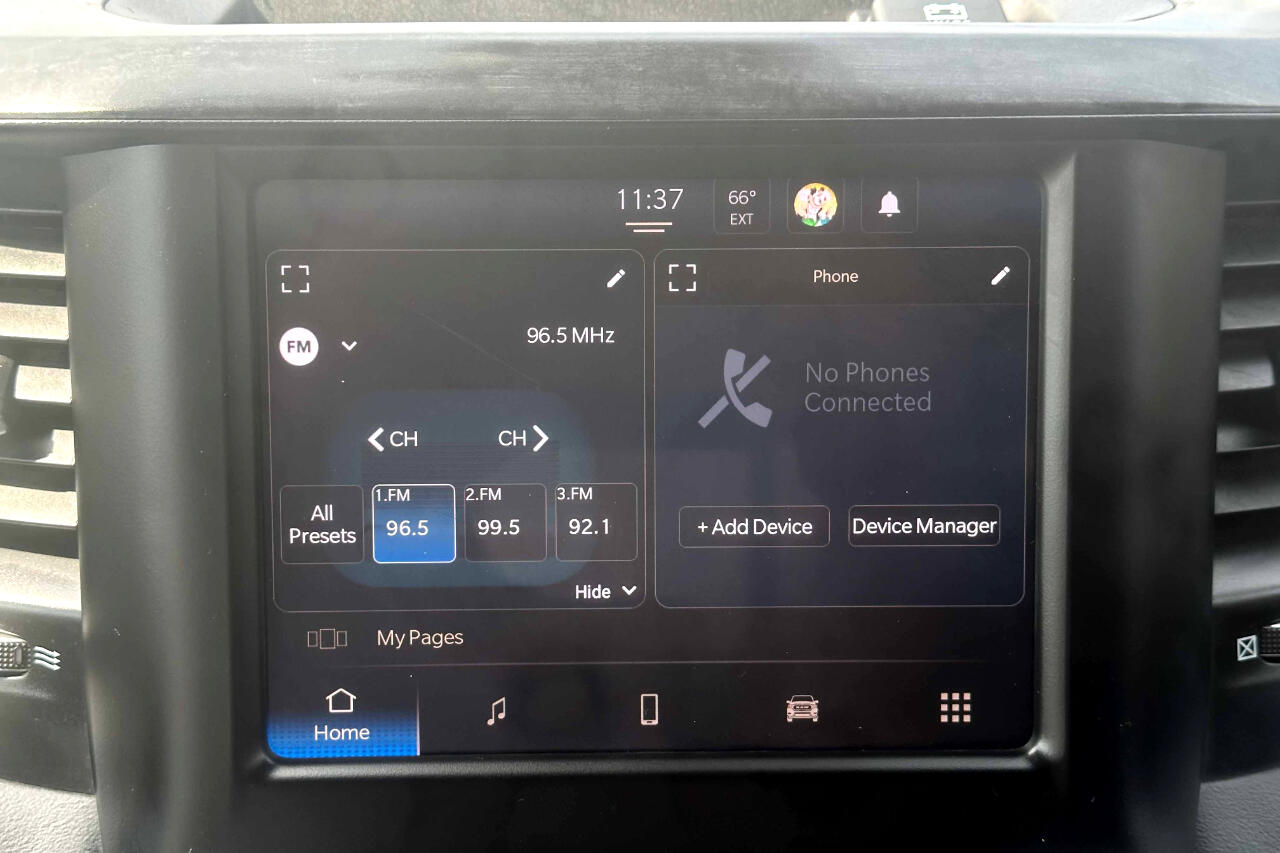 Vehicle image 17 of 24