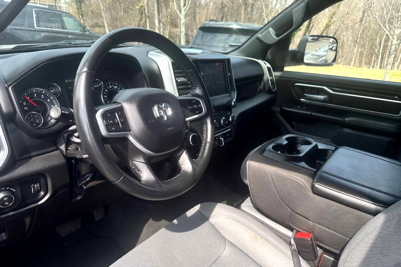 Vehicle image 16 of 24