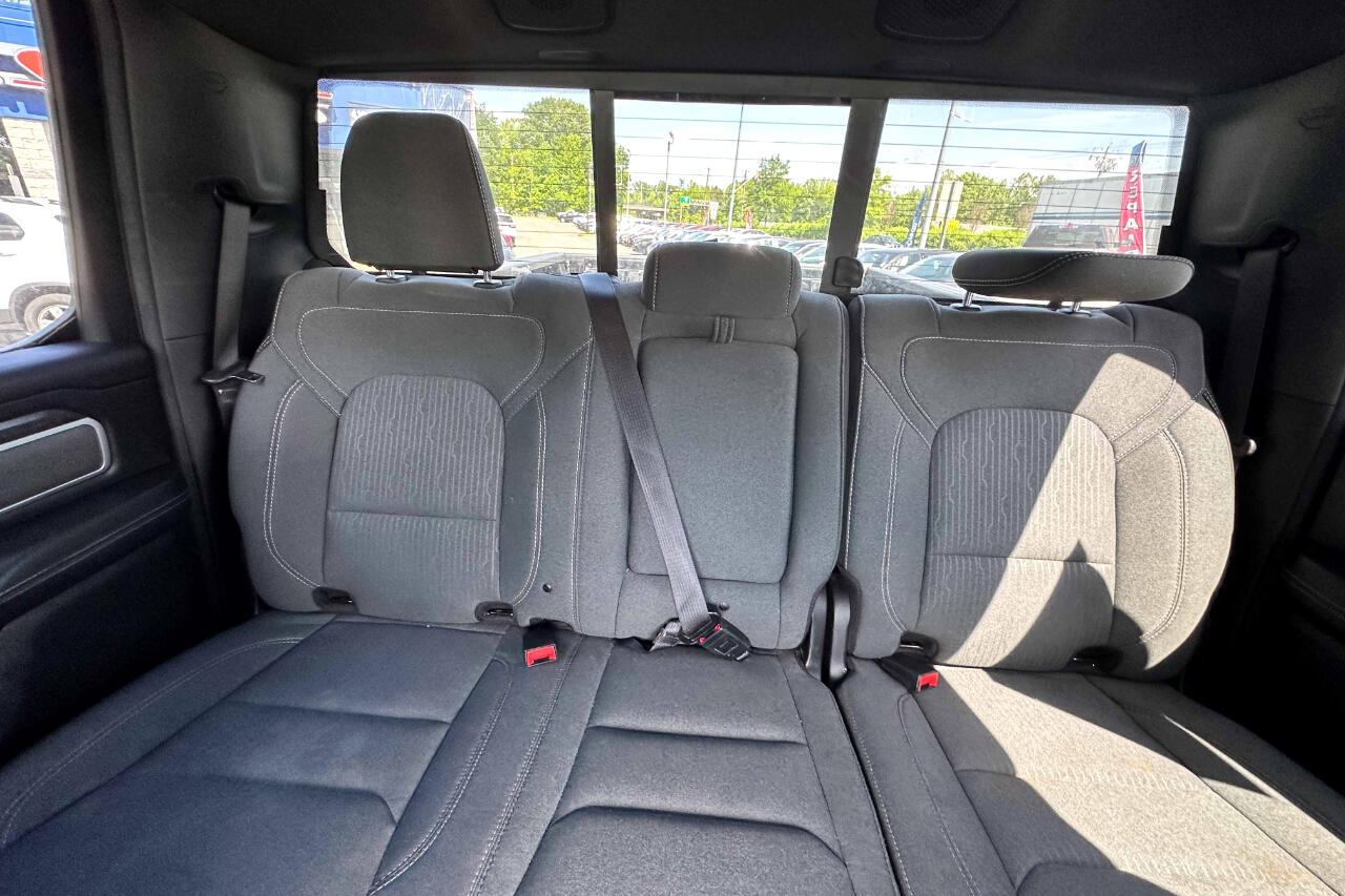 Vehicle image 22 of 24