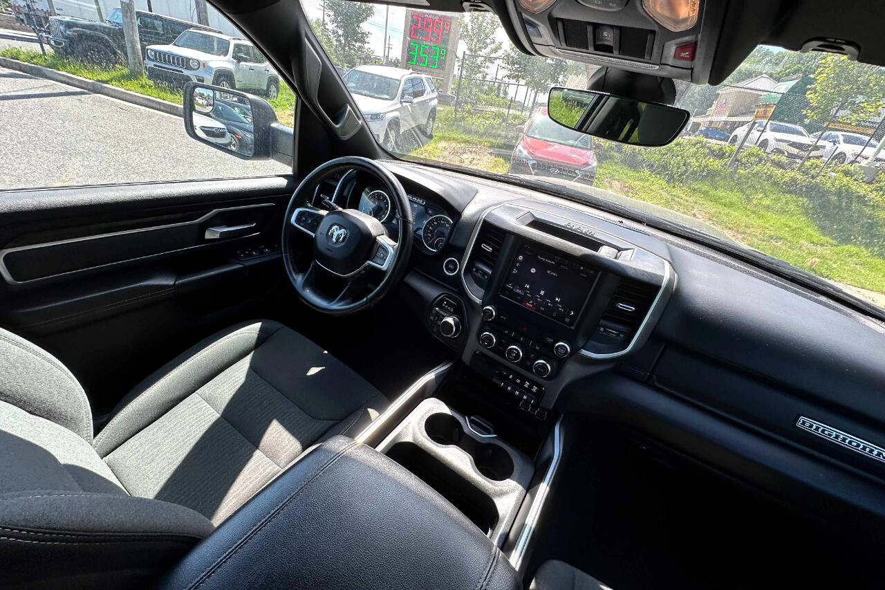 Vehicle image 16 of 24