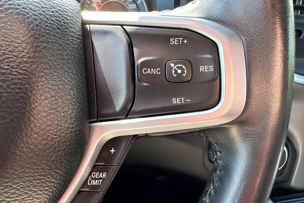 Vehicle image 21 of 24