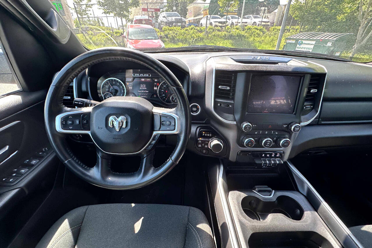Vehicle image 14 of 24