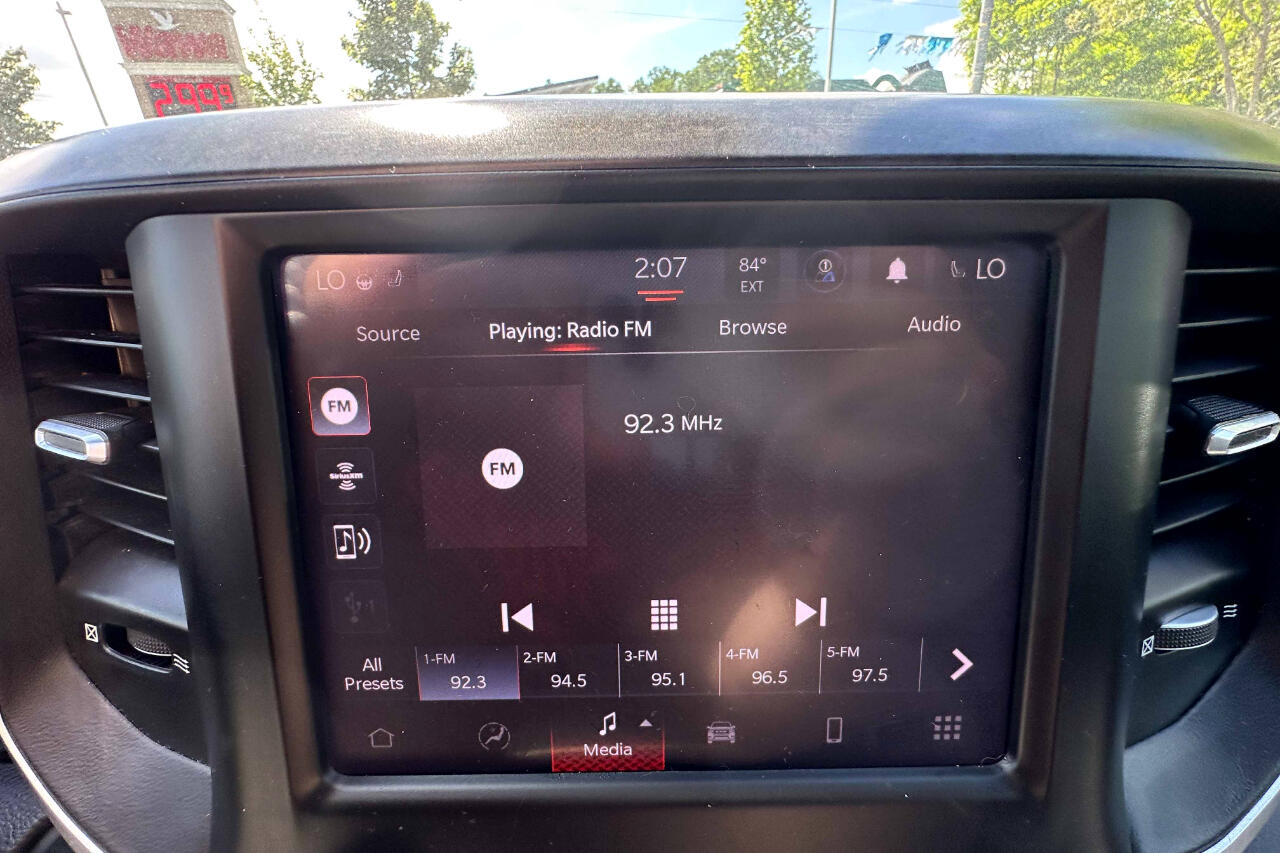 Vehicle image 17 of 24