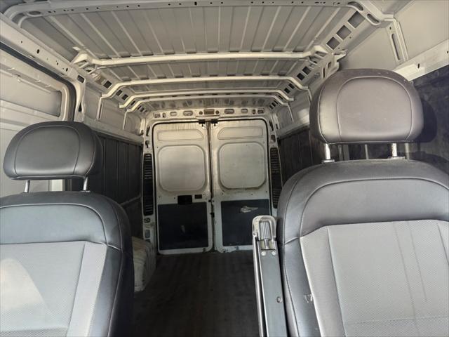 Vehicle image 18 of 23