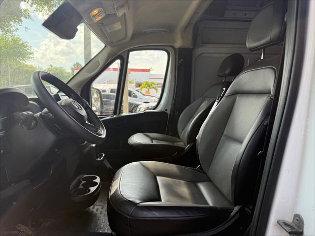 Vehicle image 15 of 23