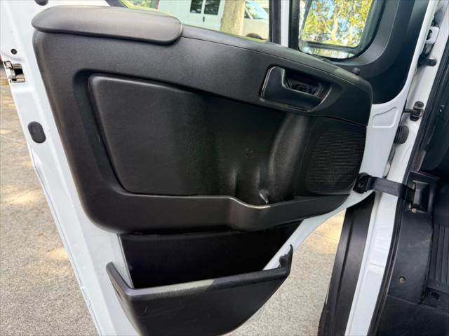 Vehicle image 22 of 23