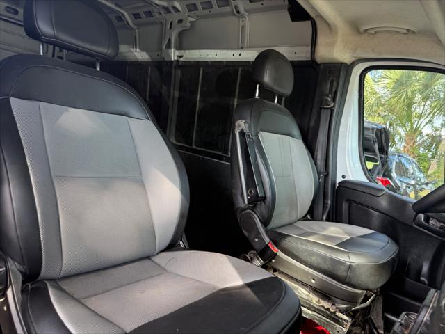 Vehicle image 19 of 23