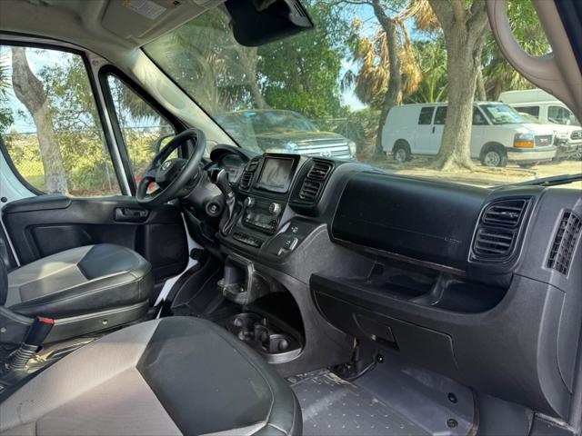 Vehicle image 13 of 23