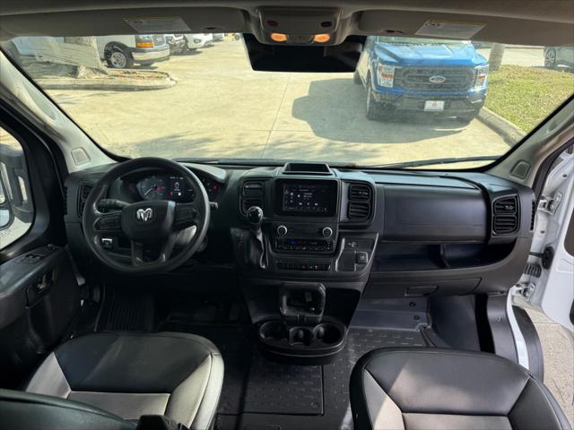 Vehicle image 17 of 23