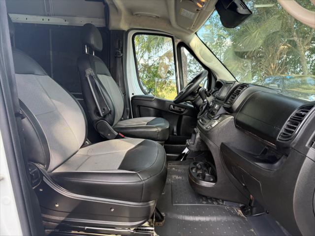 Vehicle image 16 of 23