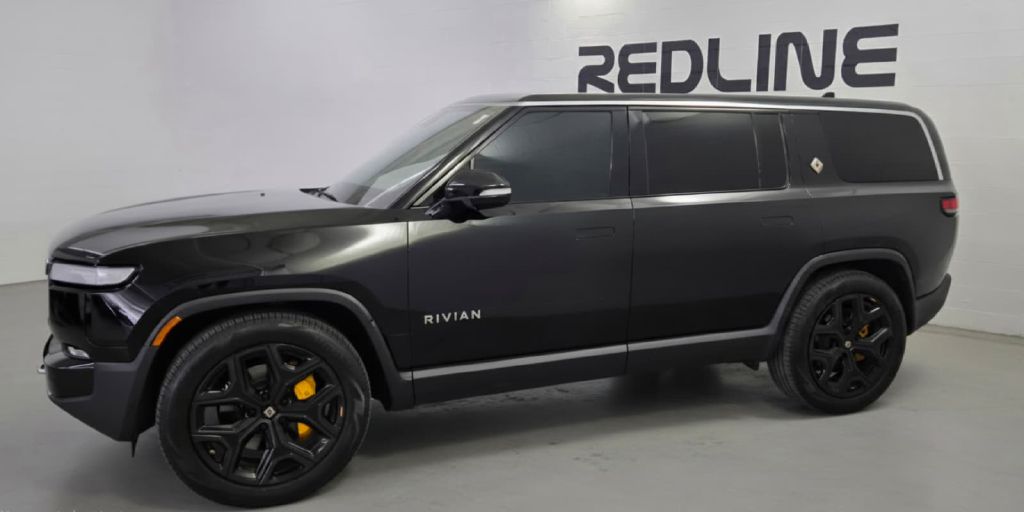 2023 Rivian R1S Adventure Image 3 of 16