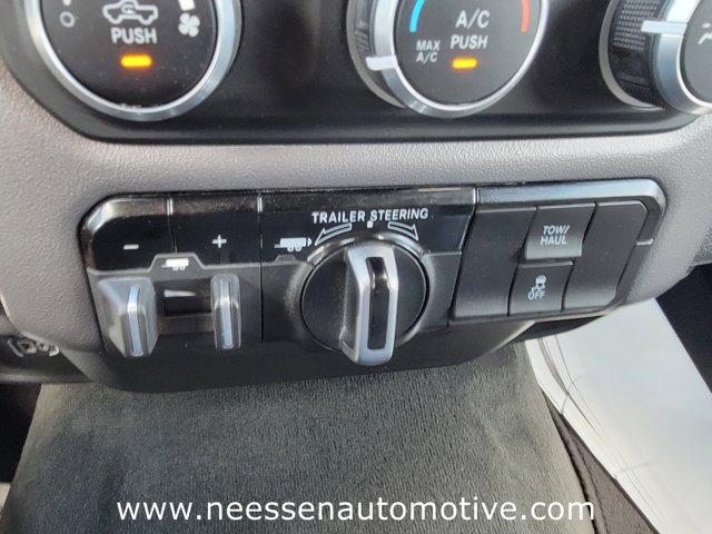 Vehicle image 26 of 37