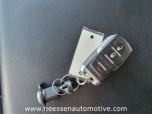 Vehicle image 29 of 37