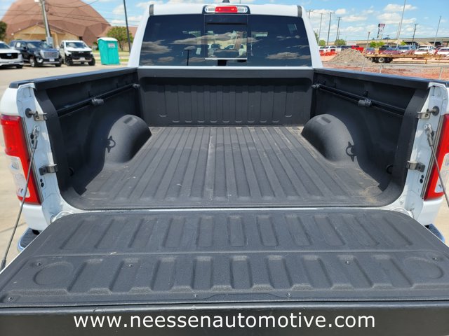 Vehicle image 32 of 37