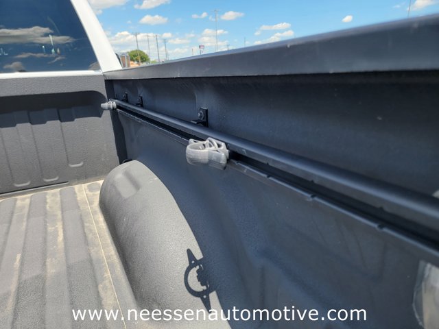 Vehicle image 33 of 37