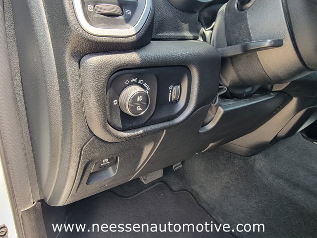 Vehicle image 15 of 37