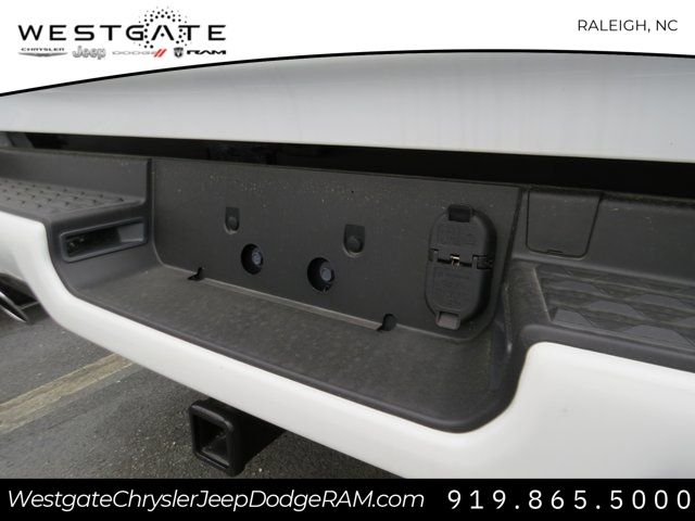 Vehicle image 13 of 29