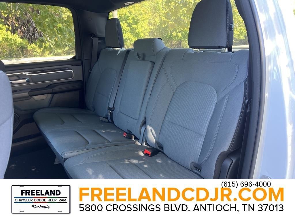 Vehicle image 18 of 23