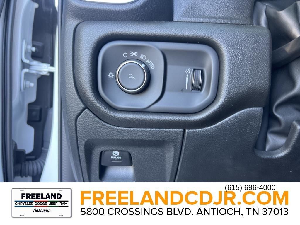 Vehicle image 13 of 23
