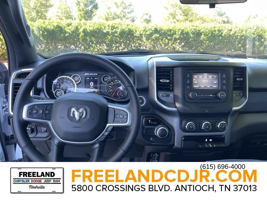 Vehicle image 19 of 23