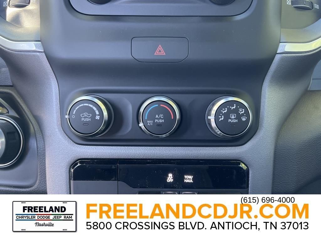 Vehicle image 21 of 23