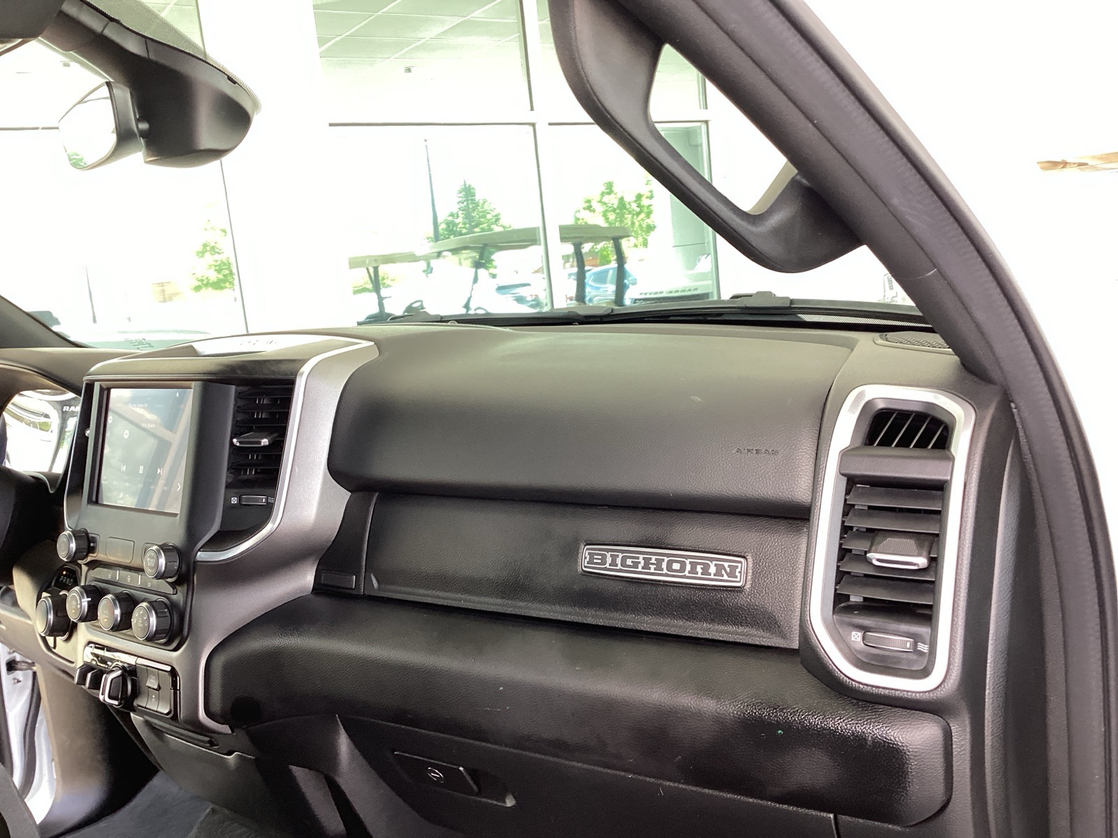 Vehicle image 23 of 33